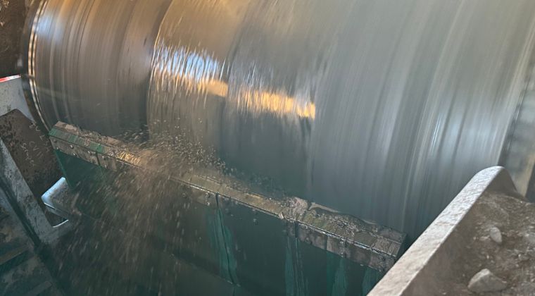 SCRAPER POWER IN EXTREME USE: